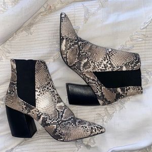 Pointed toe snake skin boots
